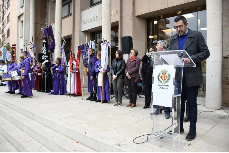 La plaça Major acull aquesta vesprada X Tamborada Provincial