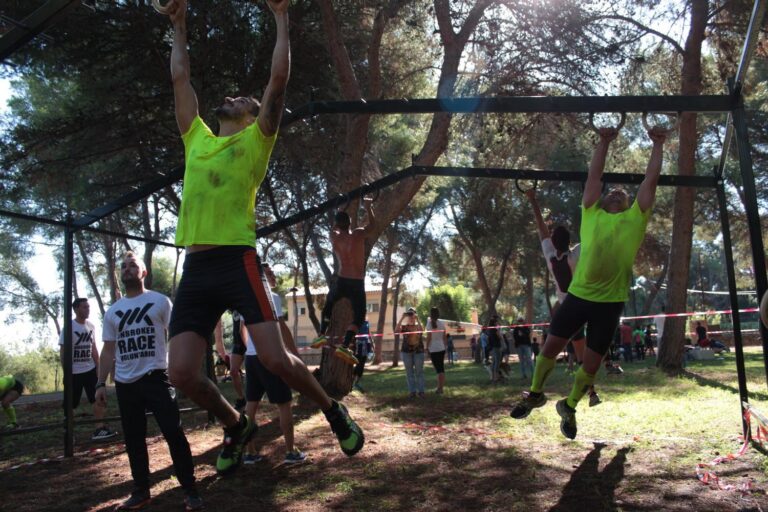 Prop de 800 participants mesuraran la seua força i resistència en la IV Unbroken en un espectacular circuit