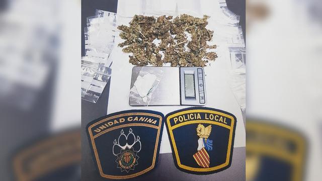 La UCAN de la Policia Local detecta 77 bosses amb droga en dos veïns de Vila-real