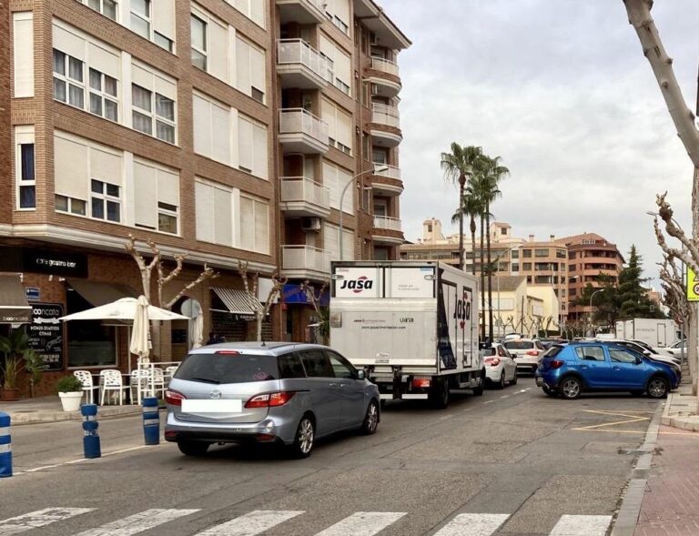 Retenció de trànsit a Vila-real en sumar-se agricultors a la tractorada per la situació del camp