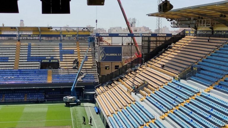 El Villarreal CF inicia les obres en l'Estadi de la Ceràmica després del últim partit a casa