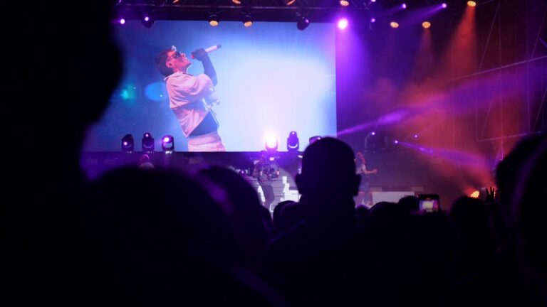 Abraham Mateo encén Vila-real amb l’inici de la seua nova gira