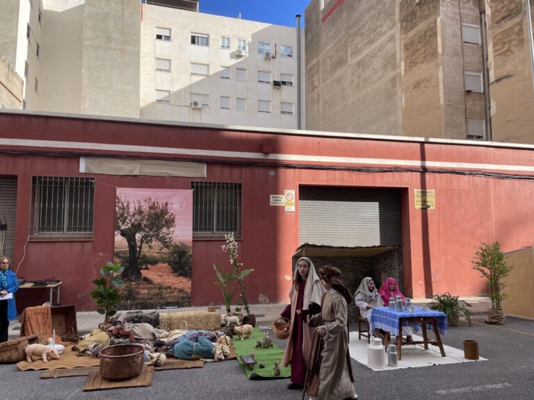 El Betlem Vivent de Santa Isabel ompli el matí de Nadal a la ciutat