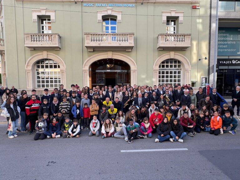 Xiquets i xiquetes afectats per la DANA visiten Vila-real en un dia cultural