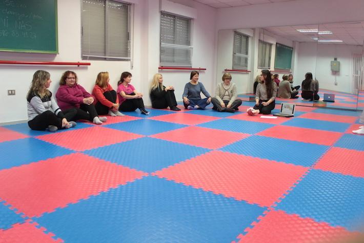 El taller de reeducació del sòl pelvià de la Casa de la Dona celebra la primera sessió
