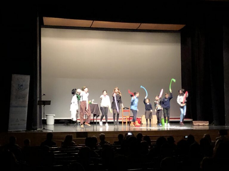 La Banda Jove de la UM La Lira i el pallasso Nandet ofereix un concert a benefici de XiCaEs