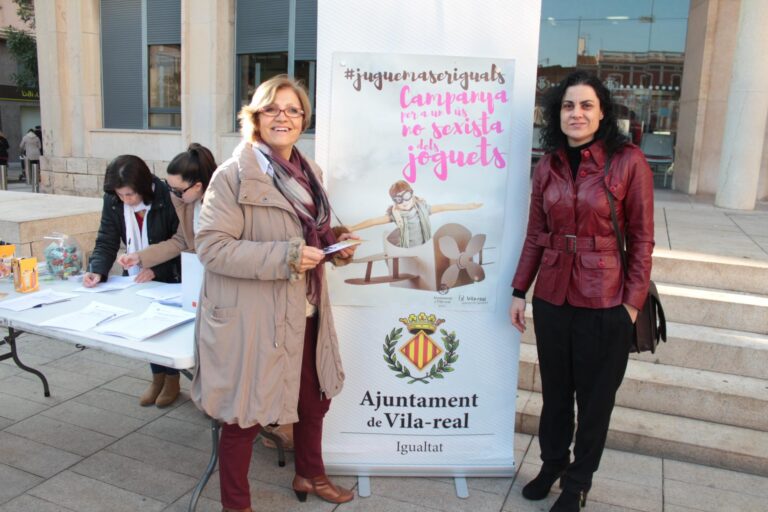 'Per un ús no sexista dels joguets' lluita per eliminar els estereotips als regals