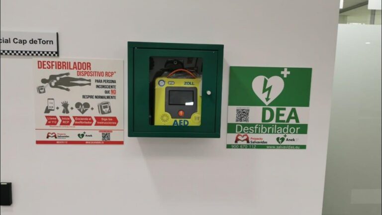 Una ràpida actuació policial aconsegueix mantindre viu a un home de 48 anys fins a l’arribada del SAMU