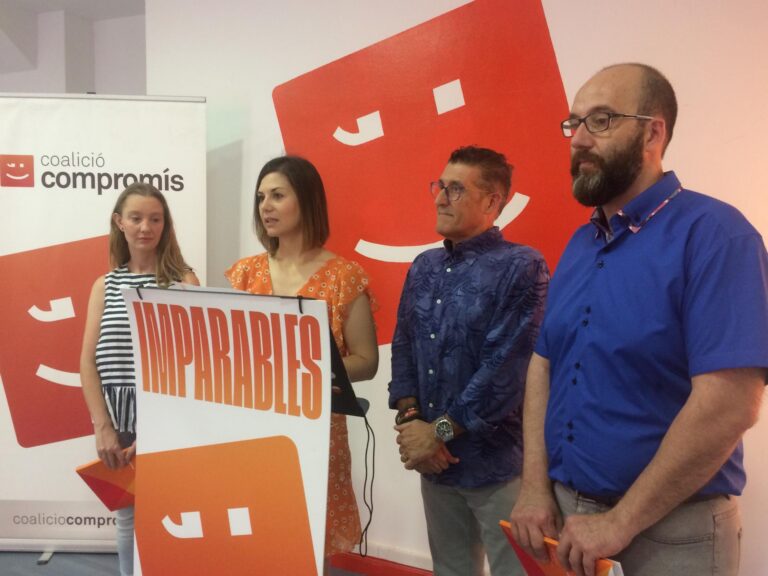 Mari Parra renuncia al acta de regidora a l’Ajuntament i la treballadora social Maria Fajardo pren el seu relleu