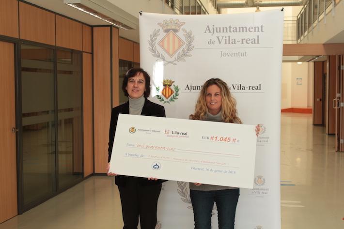 Gil llliura un xec de 1.045 euros a l’Associació de Voluntaris d'Acolliment Familiar, AVAF