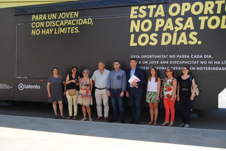 Una desena de joves aturats amb discapacitat estrenen el ‘roadshow’ de la Fundació ONCE ‘No te rindas nunca’