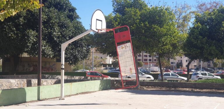 Vandalisme al parc Josep Calduch i Almela quan estava sent remodelat