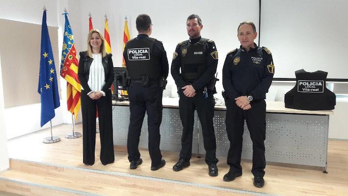 La Policia Local millora les seues condicions de treball amb 66 nous jupetins anti-bales unipersonals