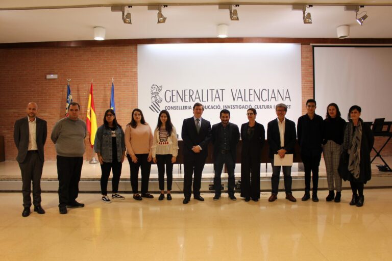 Marzà coneix els nou estudiants de l’institut Broch i Llop que cursen el Batxibac