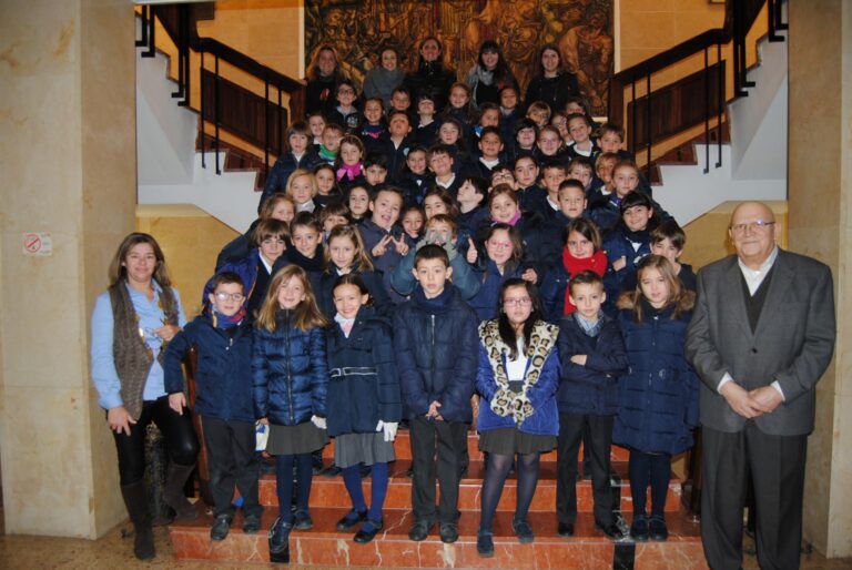 Els alumnes de segon de primària del col·legi La Consolació visiten l'Ajuntament