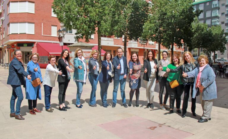Héctor Folgado presenta les 'dones del canvi' amb Dora Llop en el número tres