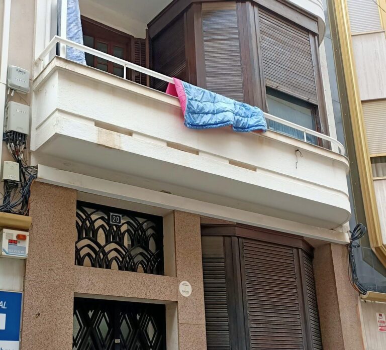 L’habitatge okupat al carrer Major és un bé protegit i el banc propietari ja ha denunciat el fet davant la Justícia