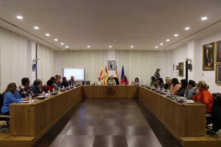 Vila-real informa sobre la nova taxa de residus en una reunió amb el Consell de Participació Ciutadana