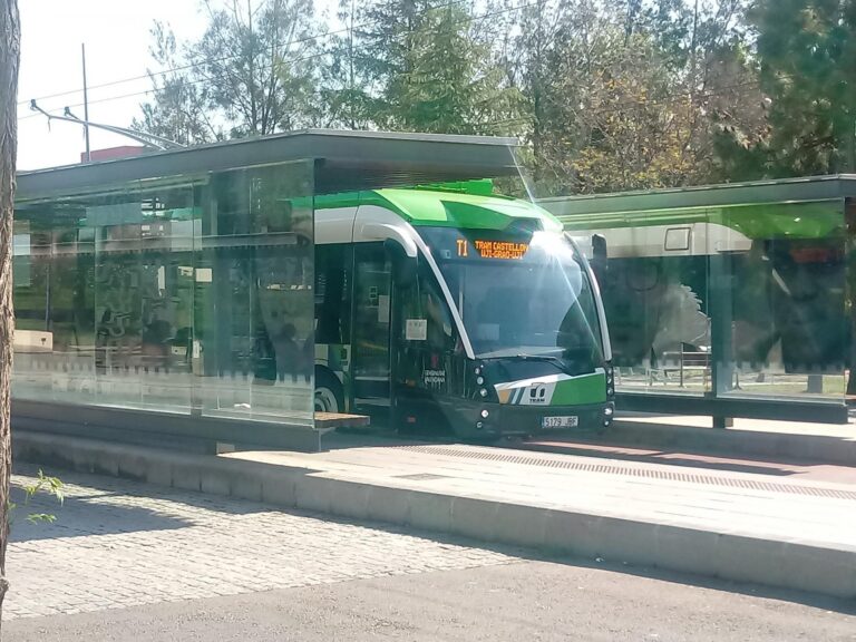 Vila-real reprén el servei d'autobús gratuït a la Universitat Jaume I el dilluns 28 de setembre