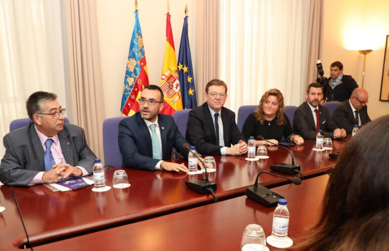 Puig avala la projecció de Destaca en el sistema de la innovació de la Comunitat i rep al comitè organitzador 