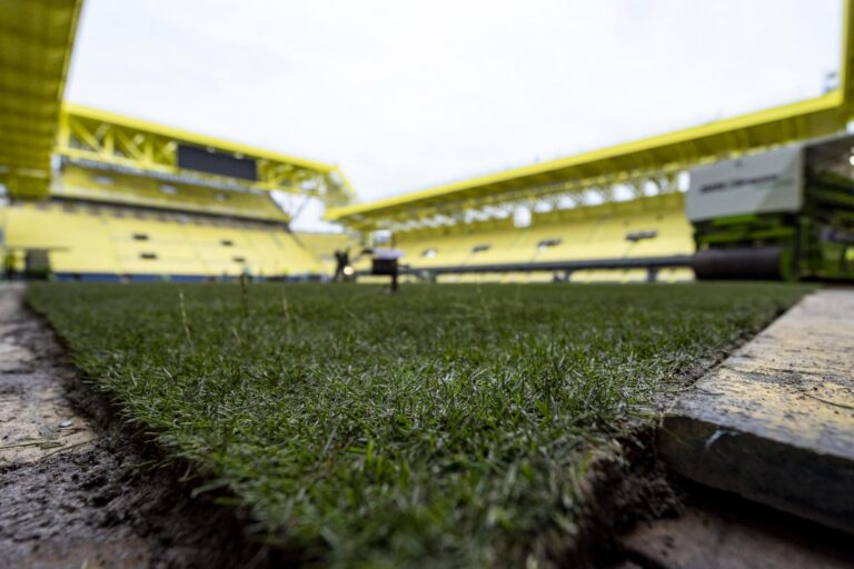 Les obres avancen en el Estadio de la Cerámica: Es comença a plantar la gespa