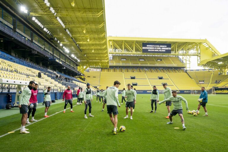 El Villarreal CF entrena en el nou camp abans del seu partit de demà contra el Valencia CF