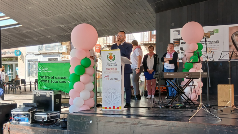 Vila-real commemora el Dia Mundial del Càncer de Mama amb un acte d’homenatge i conscienciació
