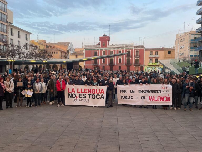 Protesta a Vila-real en defensa de la llengua