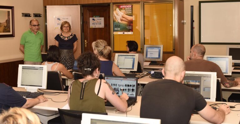 L’Aula Mentor de la Caixa Rural prepara els exàmens dels seus 153 cursos diferents