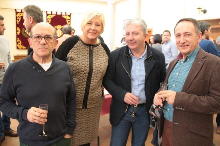 La corporació comparteix un brindis nadalenc amb els treballadors municipals