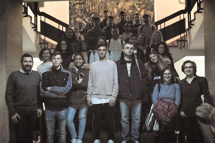 35 alumnes d'Administració de Flors visiten l’Ajuntament i coneixen el seu funcionament 