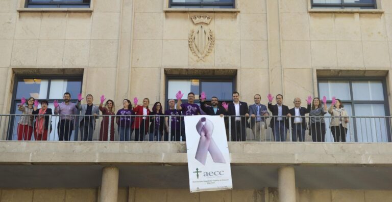 Vila-real se suma a la commemoració del Dia Contra el Cáncer de Mama