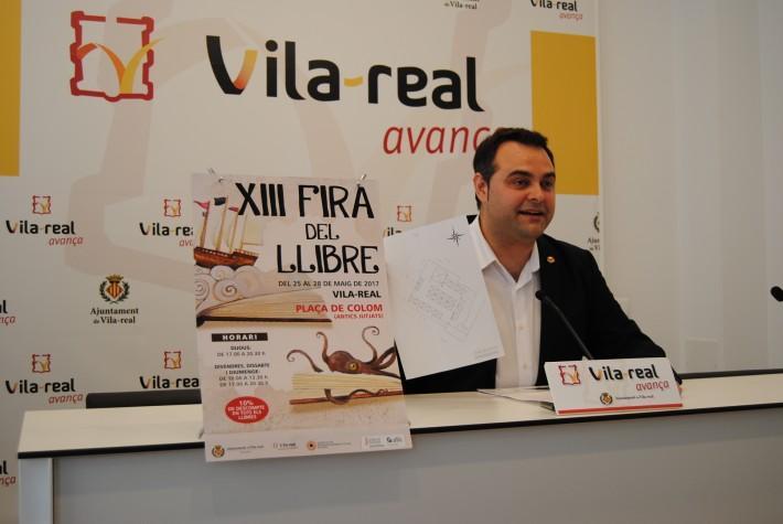 La plaça Colom, punt de trobada per primera vegada de llibreters, editorials i escriptors amb la 13a Fira del Llibre