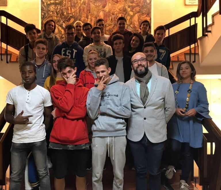 23 alumnes d’entre 15 i 18 anys de l’IES Broch i Llop visiten l'Ajuntament