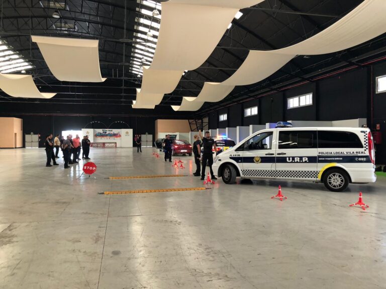 La Policia Local de Vila-real organitza un curs per a tractar amb gossos amb una clara conducta de protecció 