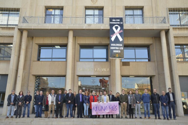 130 estudiants de quatre municipis visionen a Els XIII un video sobre el Pacte contra la Violència de Gènere