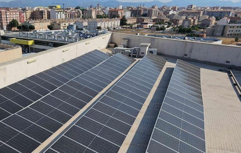 Vila-real aposta per l’energia solar en la seu judicial amb una nova planta fotovoltaica