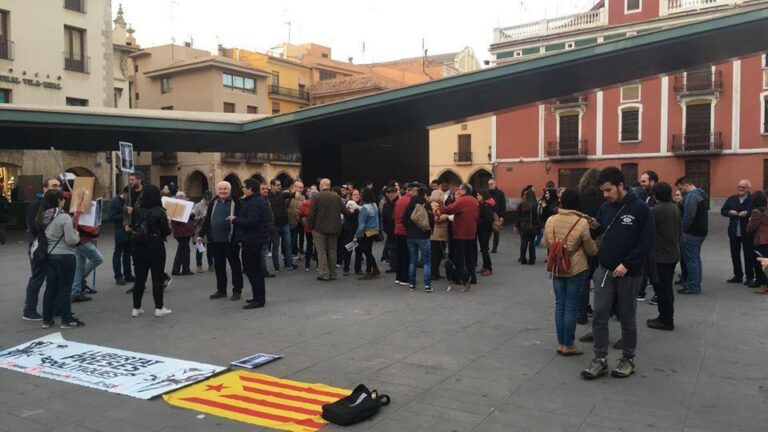 Un centenar de persones es concentren "davant els empresonaments i la violència policial a Catalunya"