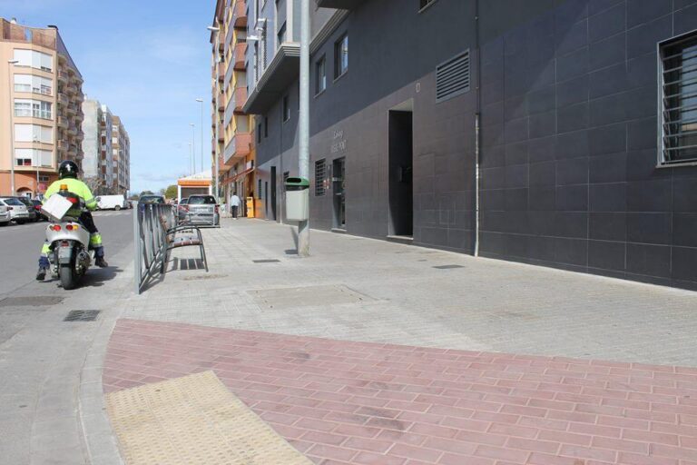 Vila-real millora els accessos als centres d'educació per a garantir la seguretat dels escolars