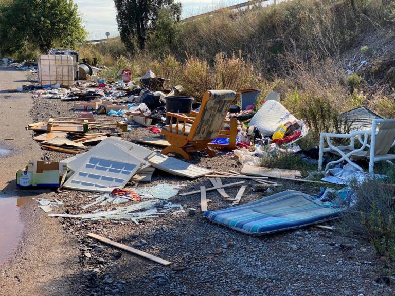 Compromís denuncia abocadors il·legals en la zona d’horta i exigeix més neteja 