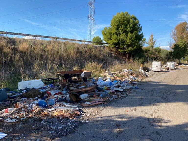 Més vigilància i informació sobre les sancions per a posar fi als abocadors il·legals en el terme municipal