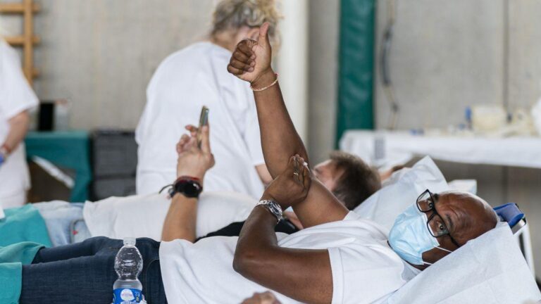 Els groguets tornen a demostrar la seua solidaritat en la jornada de donació de sang