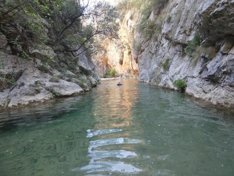 El Centre Excursionista de Vila-real presentarà el llibre Tolls i salts d’aigua valencians'