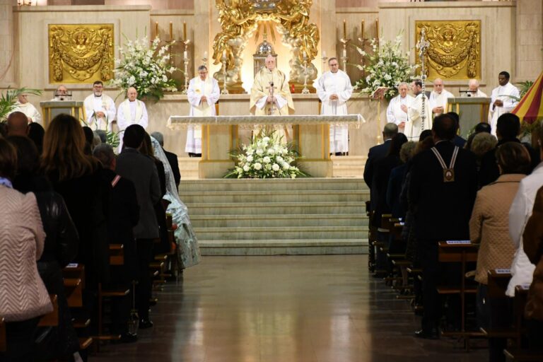 El cardenal Amigo oficia la santa missa pontifical pel 400é aniversari de la beatificació de sant Pasqual