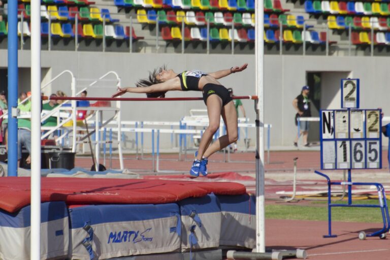 Ariana Gómez es proclama subcampiona d’Espanya individual SUB16 en salt d’alçada