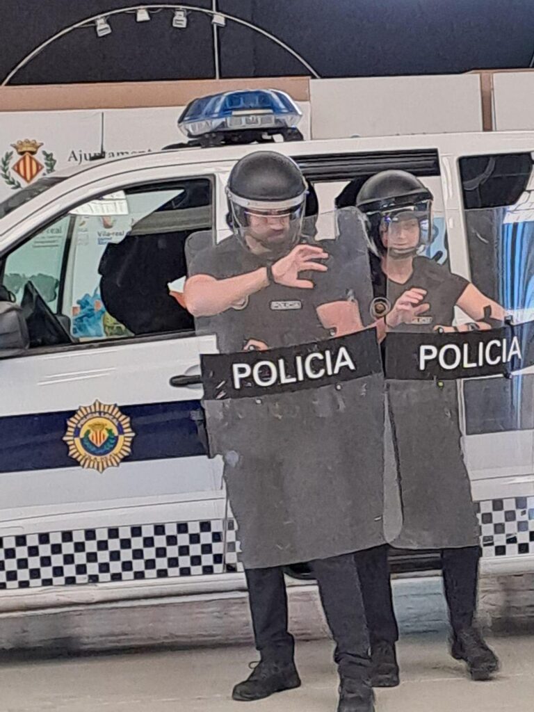 La Policia Local de Vila-real duu a terme un curs sobre Tècniques i Desplegaments amb Masses, organitzat per EFOPOL