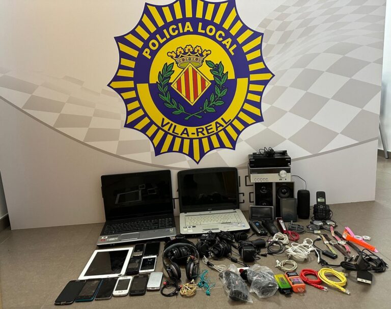 La UCECO de la Policia Local de Vila-real inspecciona el mercat d’antiguitats amb diverses denúncies i intervencions