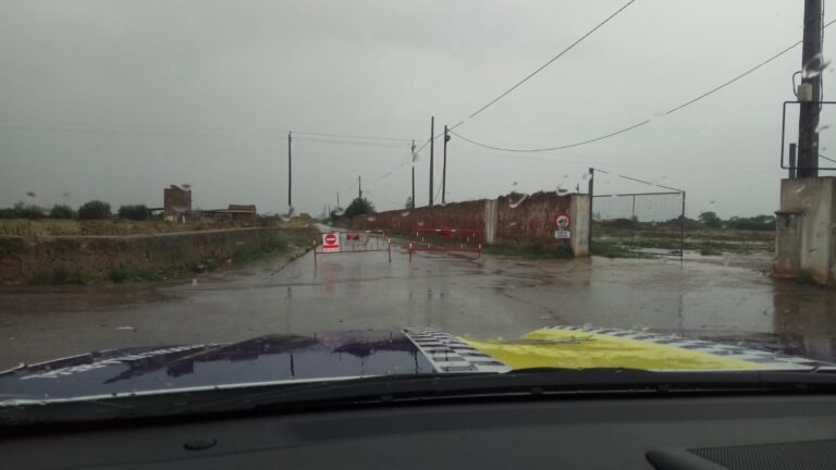 La pluja no dóna treva en tot el cap de setmana a Vila-real i obliga a tancar diversos camins rurals del terme