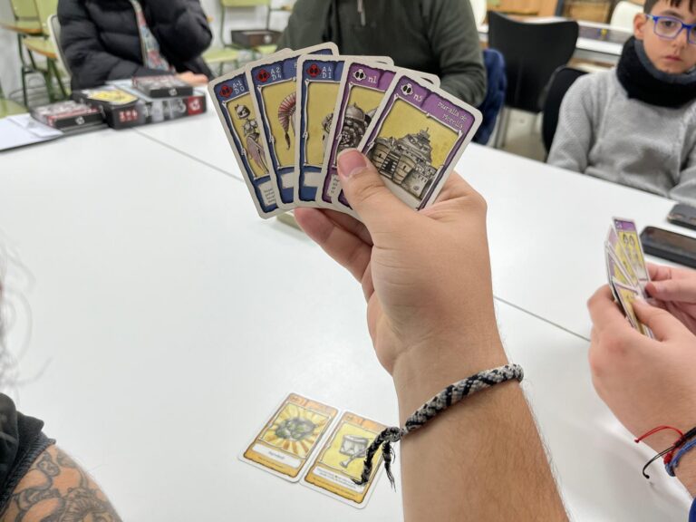 Històries, riures i estratègia: Vila-real va gaudir d’una vesprada de joc a l’Espai Jove