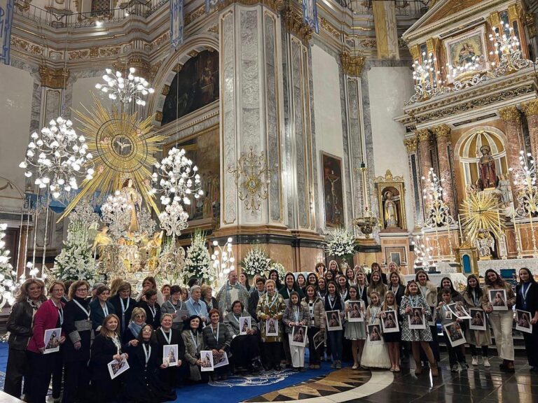25 anys de fe i tradició: Vila-real celebra la Vestició de Medalles amb un emotiu homenatge